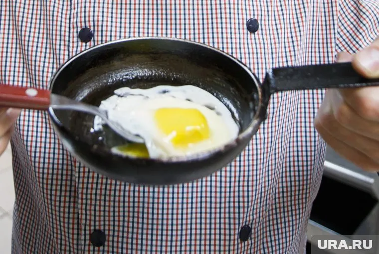 Для гигантской яичницы организаторам "Ягеля" потребовалось 200 яиц