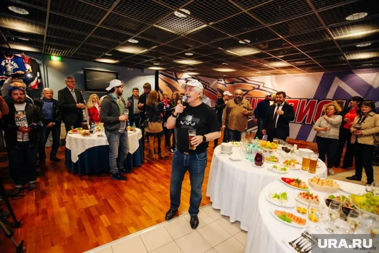 Геннадий Величкин побрился в самолете и объявил о первом трансфере "Металлурга"