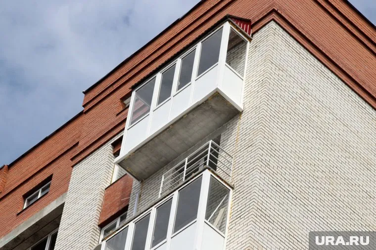 Очевидцы говорят, что перед падением девушки слышали пьяные крики