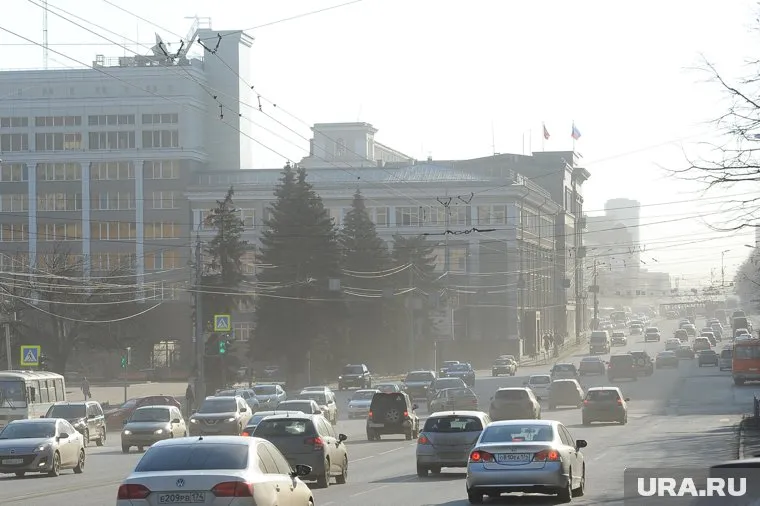 Из-за неубранной с дорог грязи южноуральцы жалуются на пылевые бури