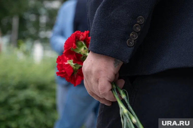 На похороны пришли коллеги Сергея, как с завода, так и с ГУФСИН