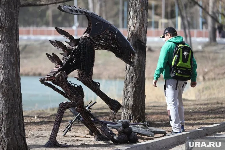 Скульптура Чужого появилась в ЦПКиО в апреле