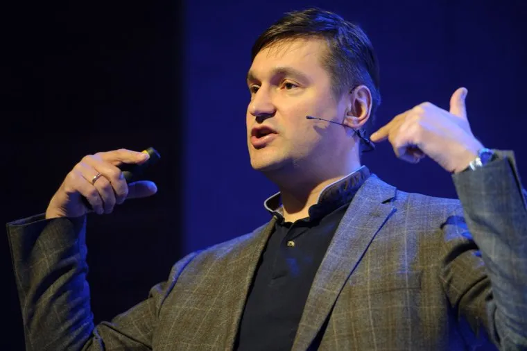 Лекция Виталия Недельского "Роботы: безчеловечные технологии" в Ельцин Центре. Екатеринбург, недельский виталий