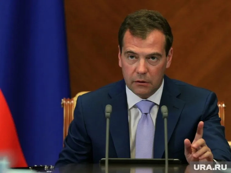 Украина протестует против визита Медведева в Крым