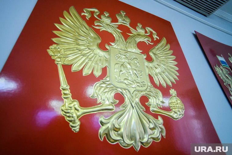 Челябинцам на День народного единства предлагают дарить бокалы с гербом РФ. Фото