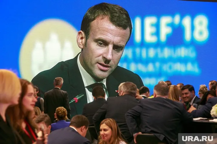 Альянс Макрона отзовет около 60 своих политиков