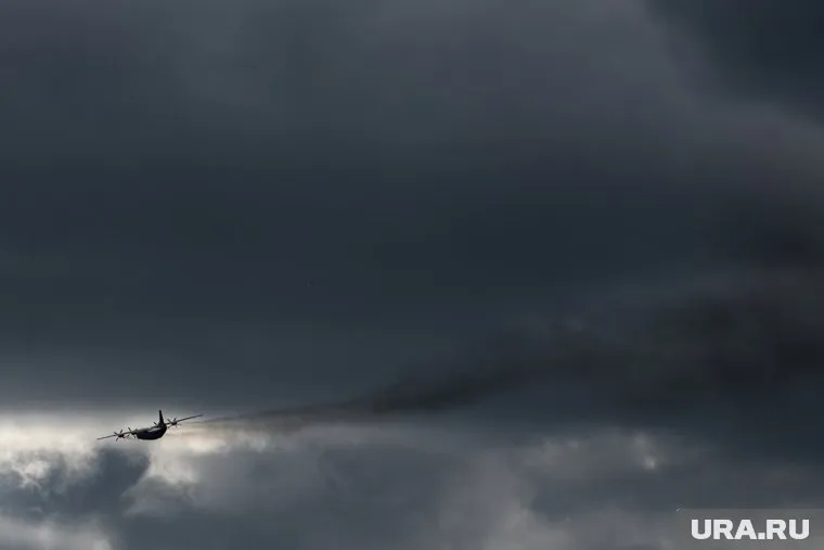 По предварительной версии, судно упало из-за отказа двигателей