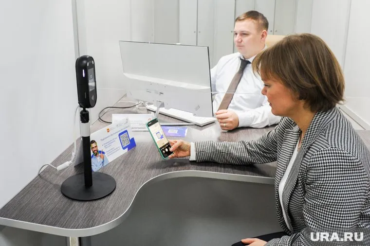 Безопасно загрузить биометрию в Единую систему можно в офисе банка