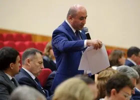 «Он, падла, чуть камеру не сломал!» В Екатеринбурге судят депутата, ездившего пьяным за рулем