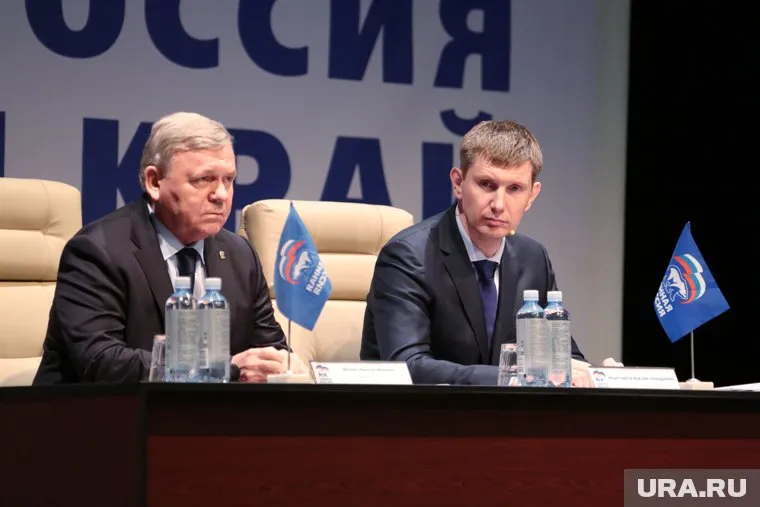 Максим Решетников (справа) пока так и не дал понятных сигналов, что собирается делать с нынешними лидерами пермских единороссов