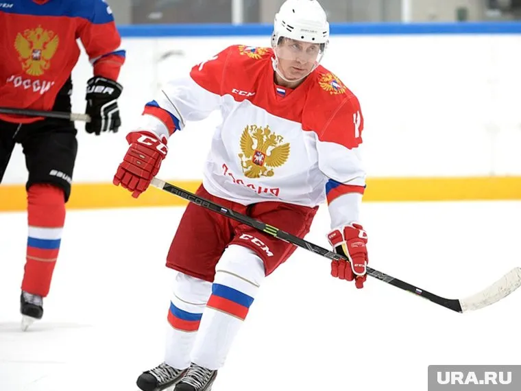 Владимир Путин вышел на лед  в качестве тренера