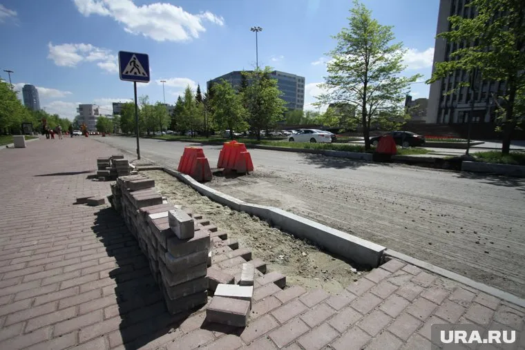 Пенсионерка воровала тротуарную плитку прямо в центре Кургана