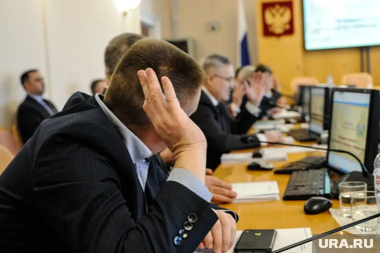 Депутаты приняли отставку спикера думы и его заместителя