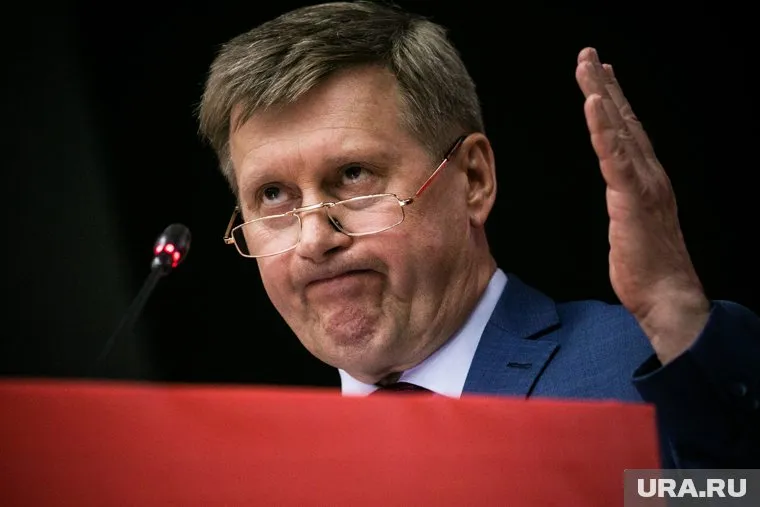 Глава крупного областного центра может уйти из-за старого конфликта с региональными властями, рассказал политконсультант