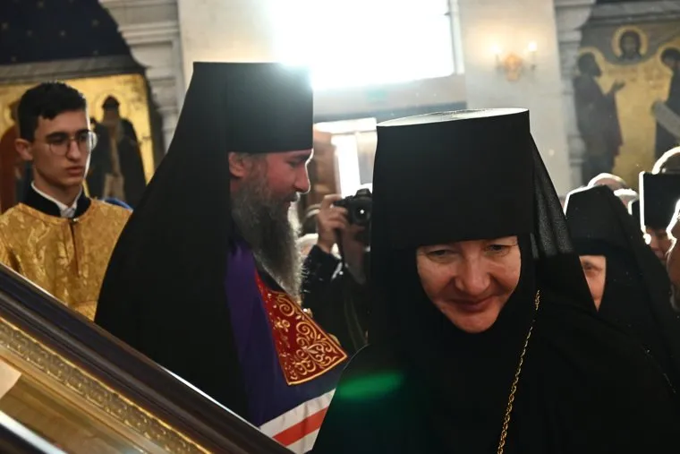 Архиерейская Божественная литургия митрополита Казанского и Татарстанского Кирилла и митрополита Екатеринбургского и Верхотурского Евгения. Необр