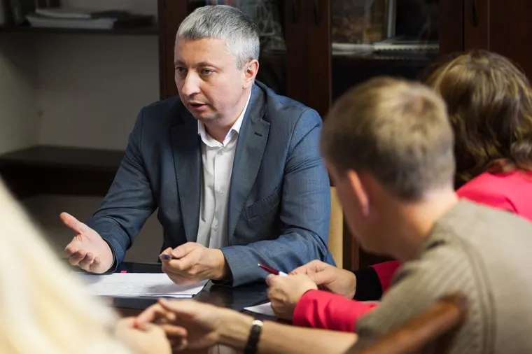 Жильцы дома, расположенного около Свердловской  филармонии, в администрации города Екатеринбурга
