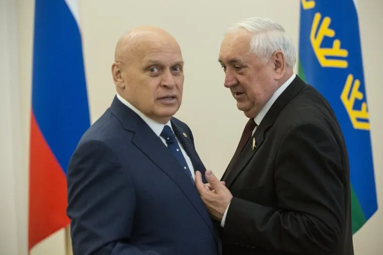 Представление ВРИО губернатора Тюменской  области Александра Моора полномочным представителем президента Игорем Холманских. Тюмень , киричук степан, заболотный евгений