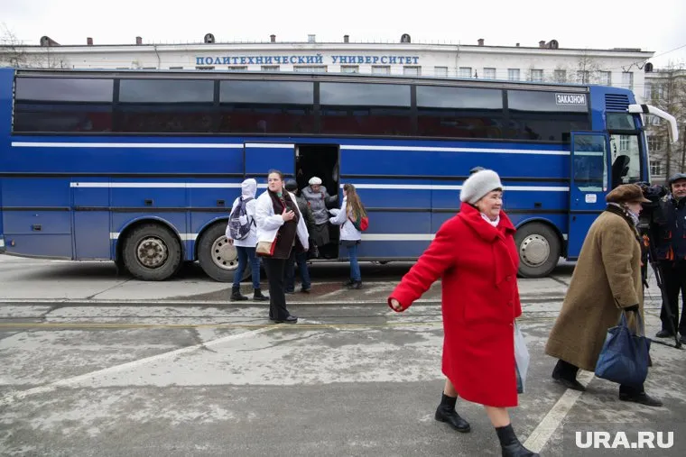 В автобусе в момент ДТП находилось 54 человека