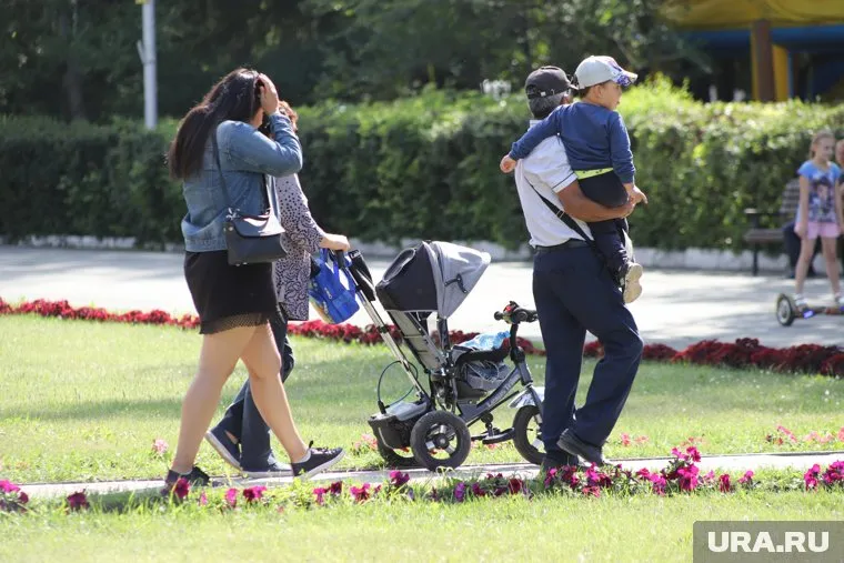 Югорчане выбирали между деньгами и набором вещей для новорожденных