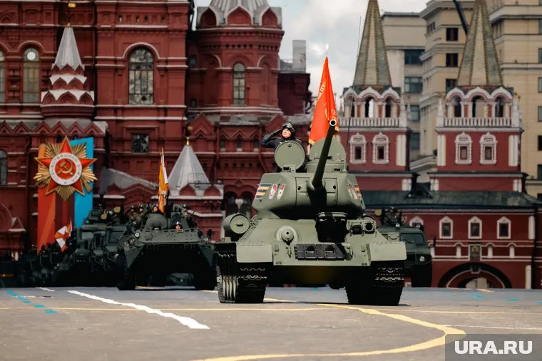 В параде участвует 75 единиц военного вооружения и авиации ВКС РФ