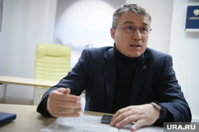 Солдат Иван Саламатов и адвокат Леонард Султангареев. Екатеринбург