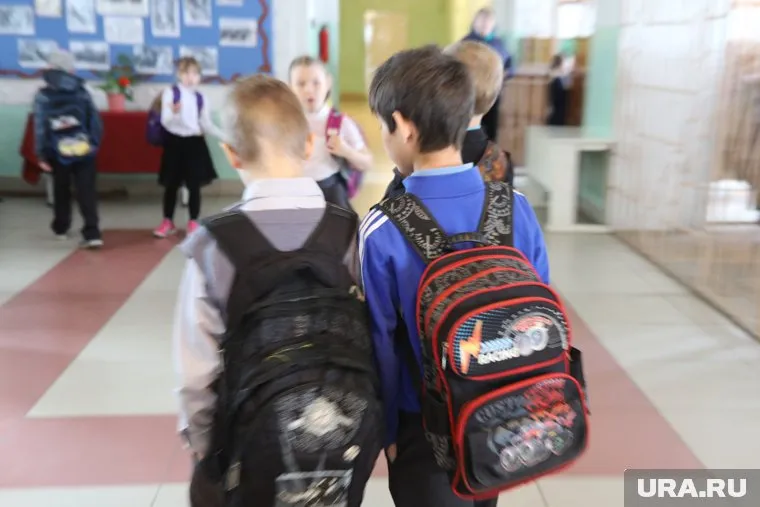 Три ребенка покидают Россию