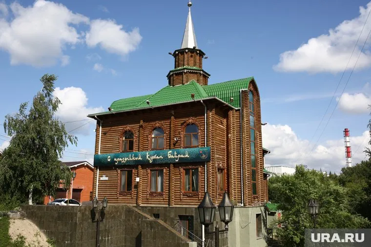 Останки свиньи подкинули к тюменской мечети утром 1 июля