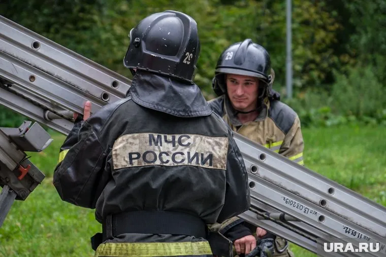 На месте работают экстренные службы