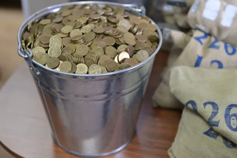 Деньги. Инфляция. Девальвация. Монеты. Бюджет. Наличка. Дефицит. Мелочь. Кэш. Сдача. Финансы. Рубль. Валюта. Кризис. Челябинск., рубль, деньги