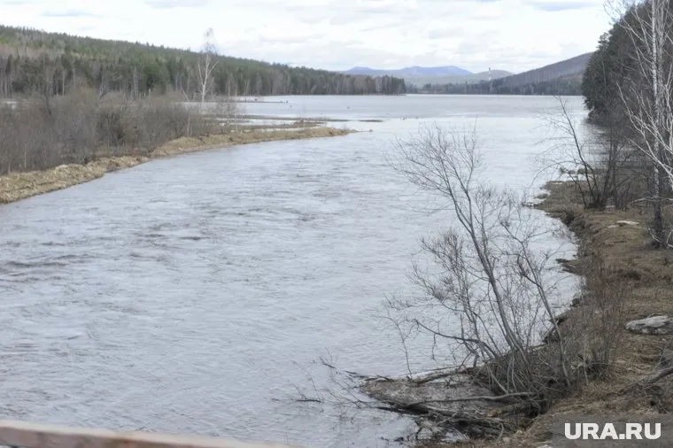 Из-за сброса воды в реке Чусовой резко вырос уровень воды (архивное фото)