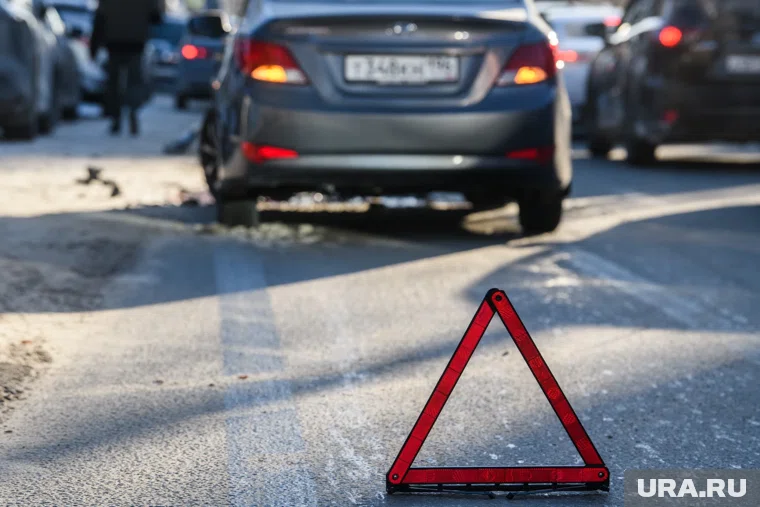 В Шадринске автомобиль сбил женщину на переходе, после чего на нее наехал второй