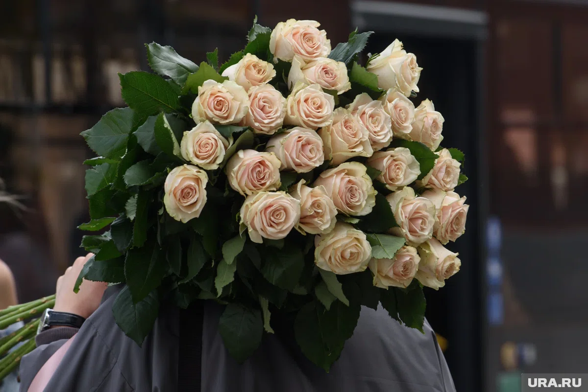 За доставку цветов и подарков челябинцы оставили более полумиллиона рублей чаевых с начала 2025 года 