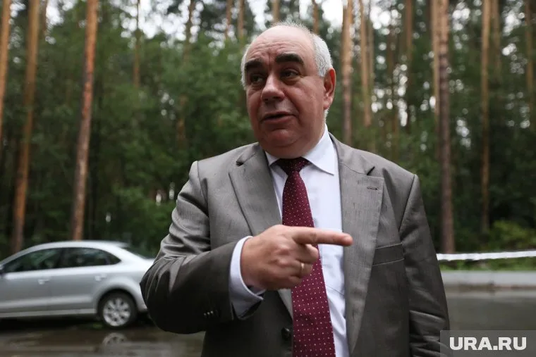 Аркадий Белявский четыре года направлял чиновников лечиться за границу