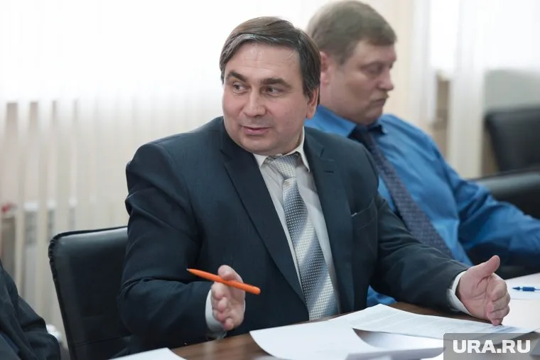 Министр Смирнов уменьшает шансы своего подчиненного возглавить фонд капремонта