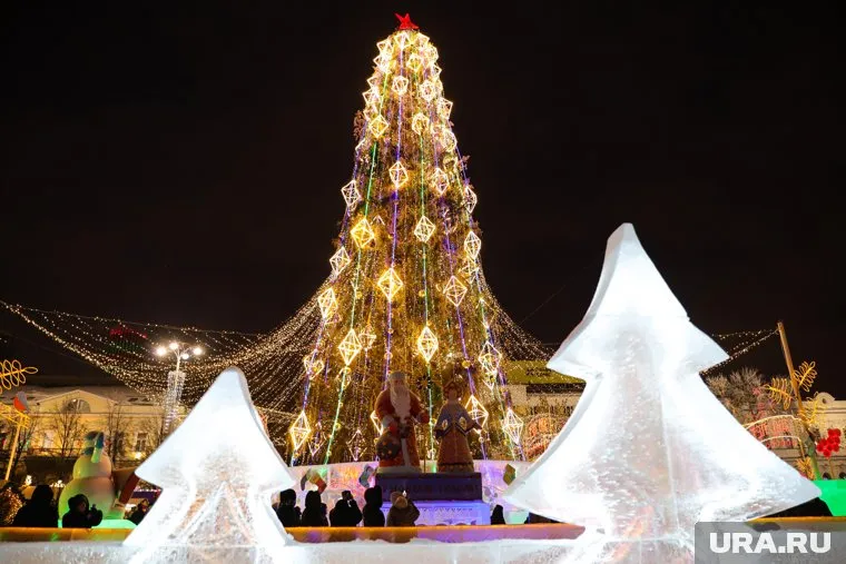 Чтобы не подвергать риску горожан, ледовый городок решили временно закрыть
