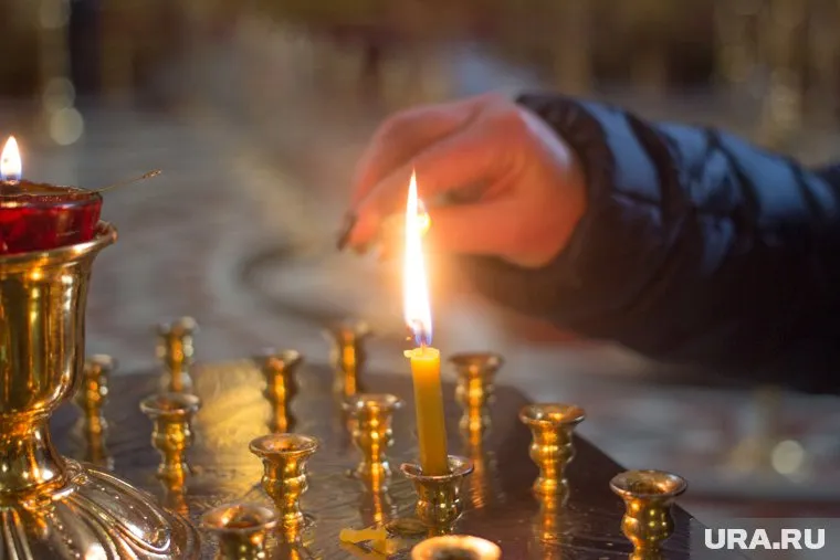 В храмах вводятся дополнительные меры дезинфекции, но службы продолжаются