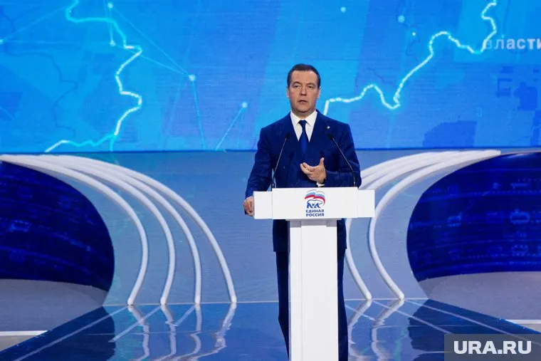 По словам Медведева, российская экономика вышла в плюс