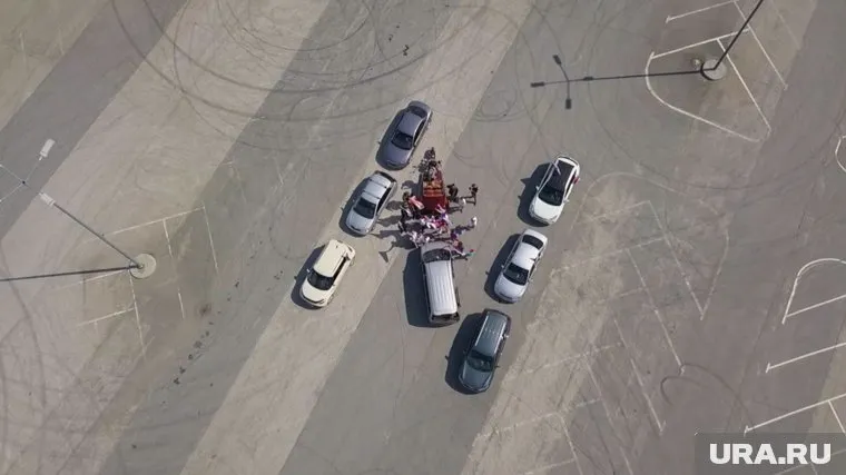 В Екатеринбурге неравнодушные горожане поддержали военных РФ на Украине