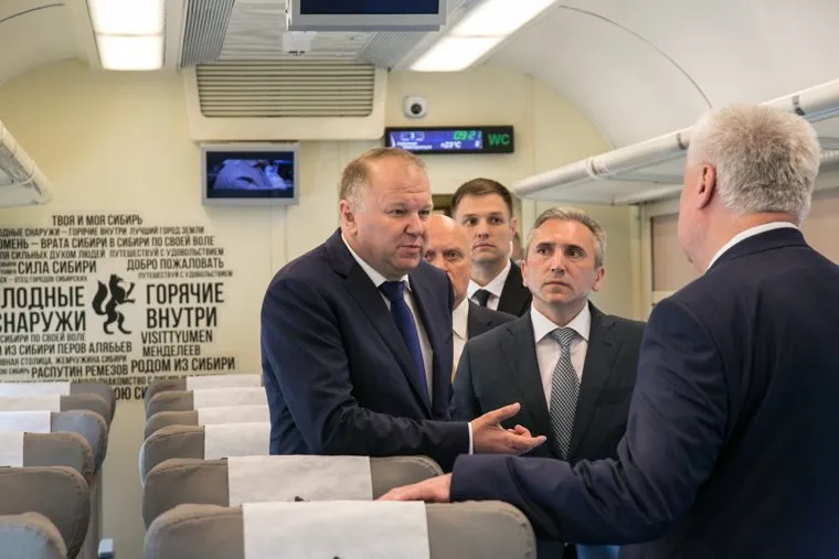 Визит Николая Цуканова , полномочного представителя президента на ЖД вокзал , строительство кольцевой автодороги и НПЗ. Тюмень. (необр), моор александр, цуканов николай