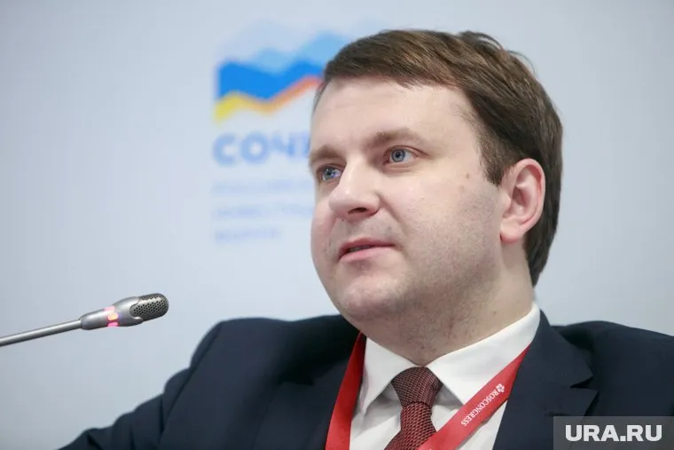 Он заявил, что нет причин менять долгосрочный прогноз курса в 63 рубля