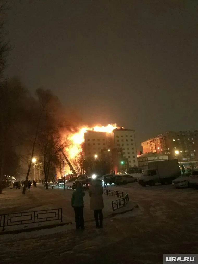 Дом загорелся два часа назад