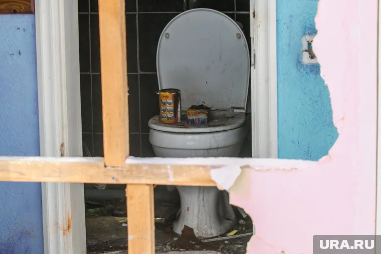 Родители школьников Лесного возмущаются состоянием туалетов в школе №73