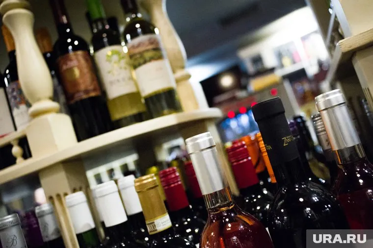 Эксперты подсказали, какое вино выбрать для первого свидания