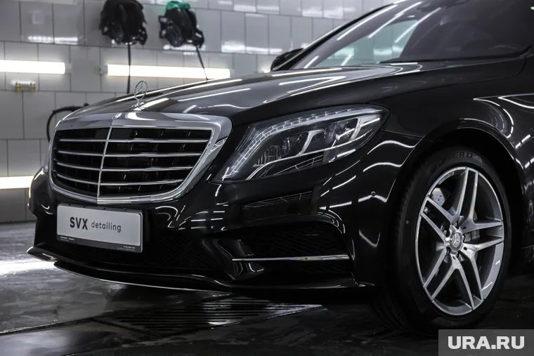 Черный Mercedes записан на местную предпринимательницу