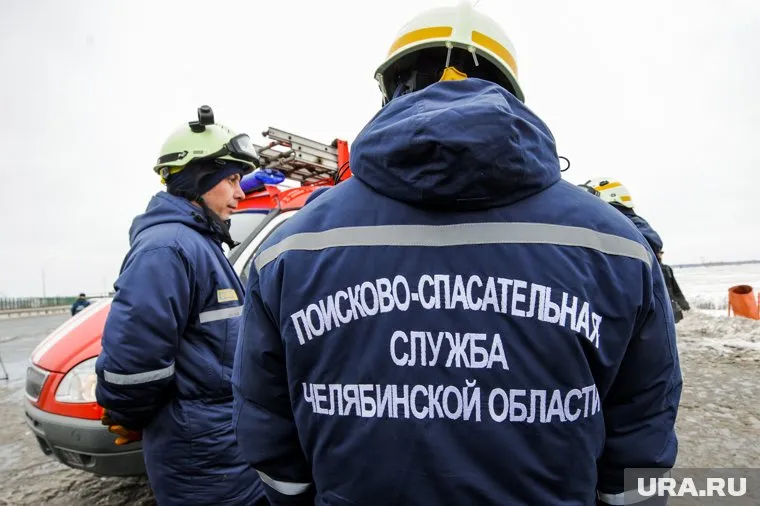 Поисково-спасательная служба предотвратила взрыв газовых баллонов, выпавших из грузовика