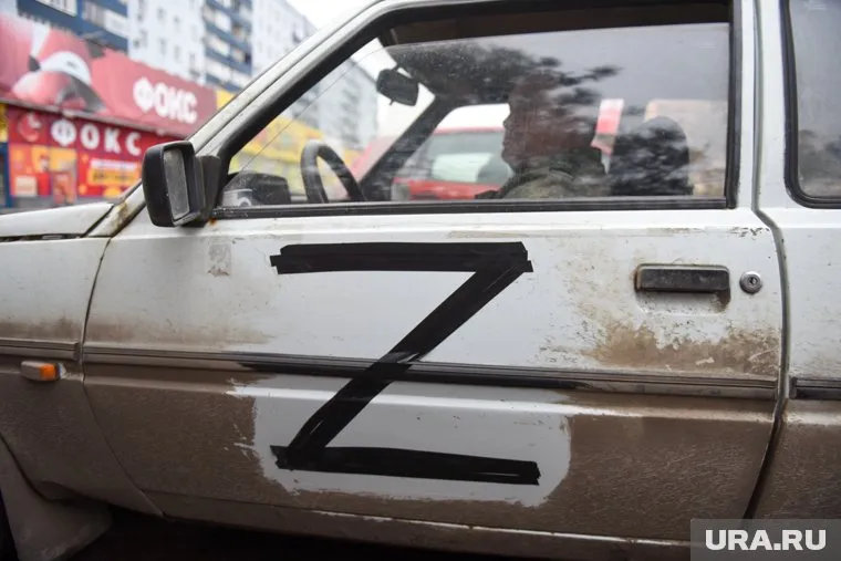 На двух домах в Екатеринбурге появилось граффити в поддержку спецоперации