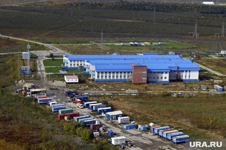 Вахтовый поселок, выставленный на продажу, расположен на Приразломном месторождении