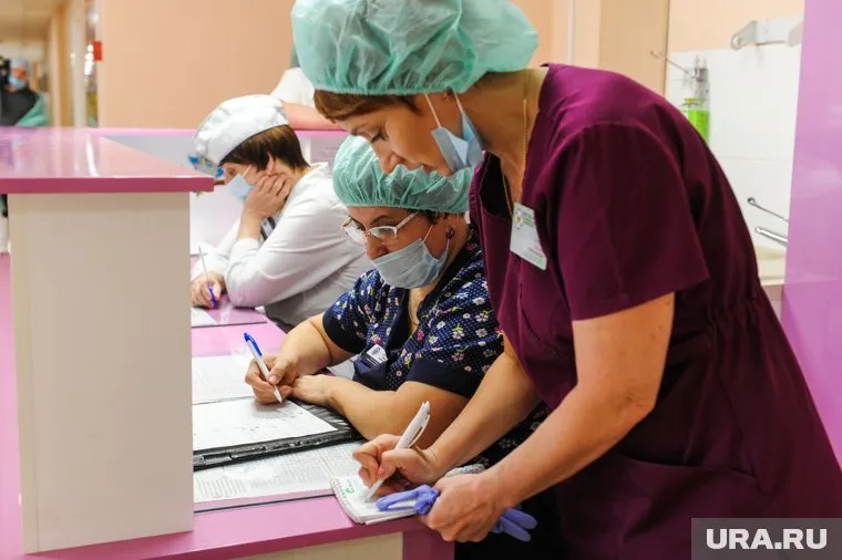 Врачи следят за здоровьем еще 408 человек