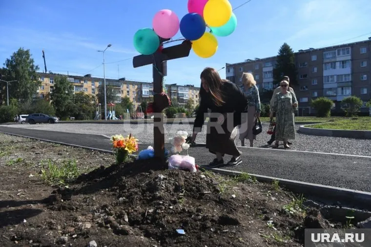 Мемориал установили родители погибших детей