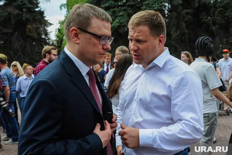 Один из кураторов подготовки к саммитам ШОС и БРИКС Игорь Мешков (справа) прилетел в Челябинск и встретился с Алексеем Текслером